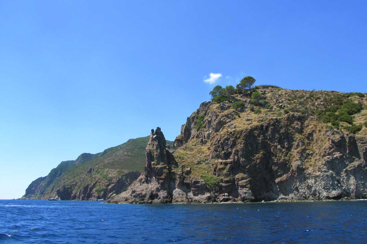 L’isola di Capraia in barca a vela